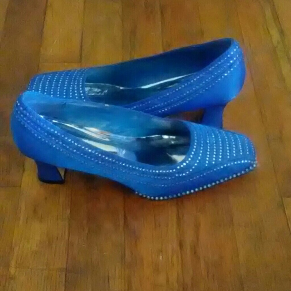 Heels - Picture 2 of 3